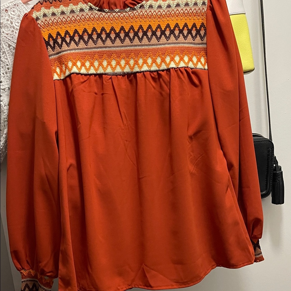 SHEIN Rust Geometric Blouse - Picture 4 of 4